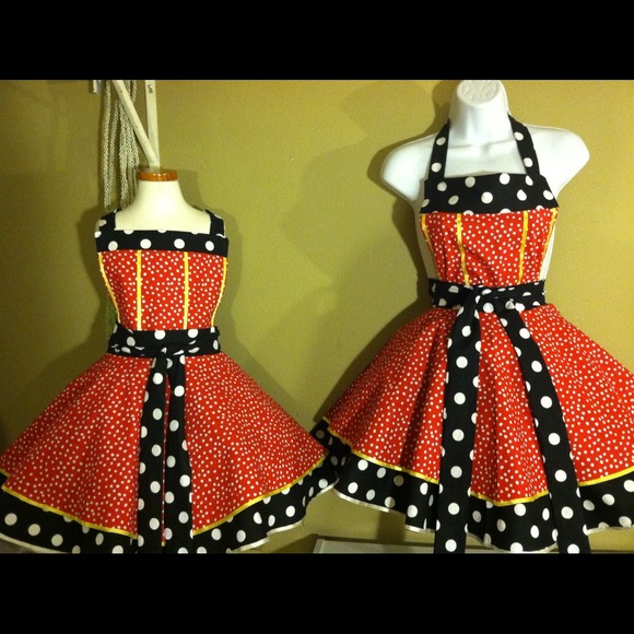 Mom and daughter aprons !! - Picture 1 of 1