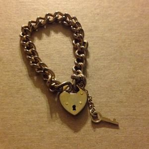Cute VINTAGE Heart/Lock Bracelet