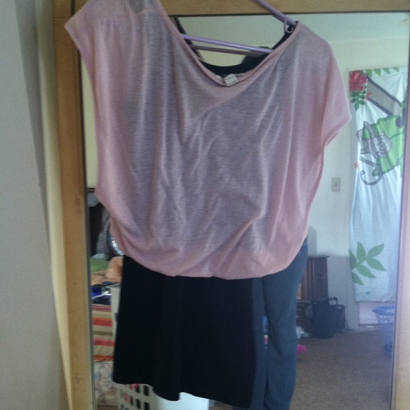 Form fitting dress! - Picture 2 of 4