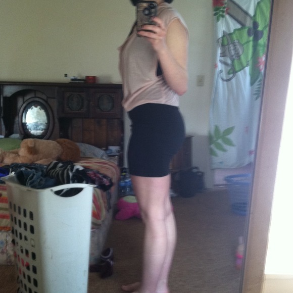 Form fitting dress! - Picture 4 of 4