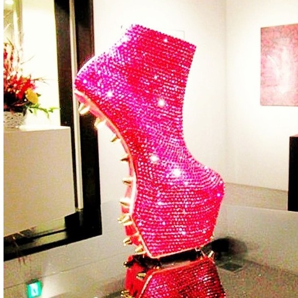 I'm selling a fashionista shoe.