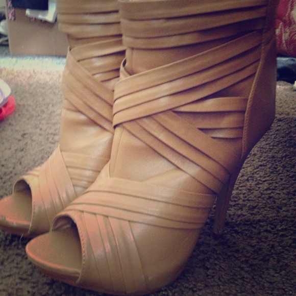 Shoes - Gorgeous NUDE Heels 😍