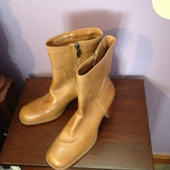 All about Bass Boots