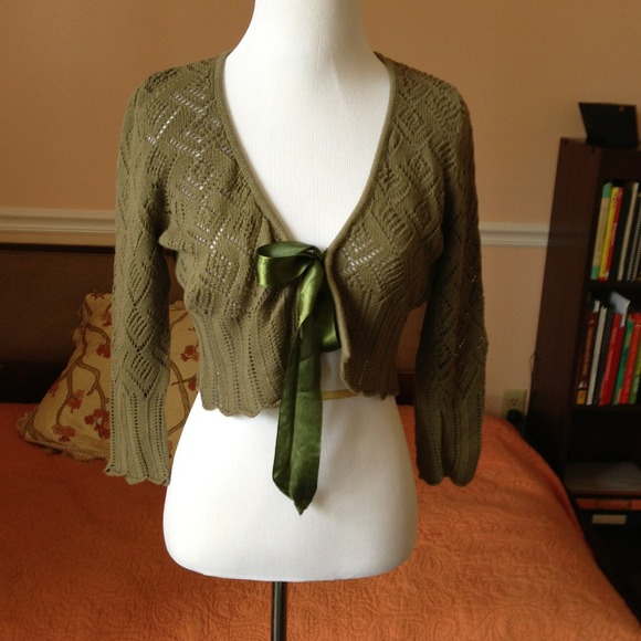 Vintage- inspired crochet cardigan with satin bow - Picture 1 of 4