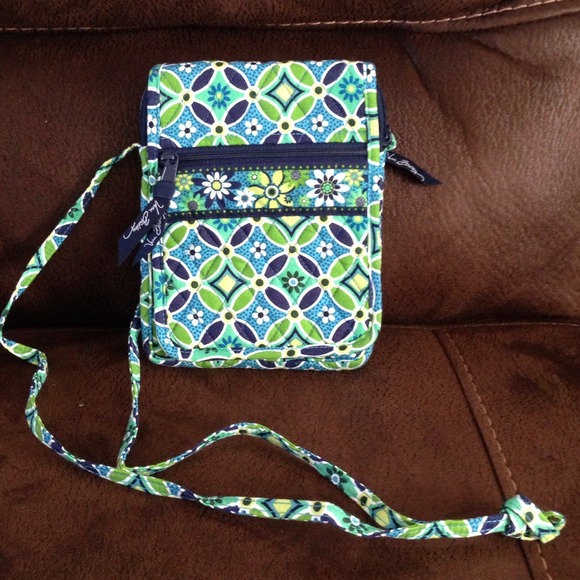 🆕 NEW Vera Bradley Crossover Shoulder Bag!