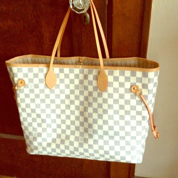 Louis  Vuitton Neverfull Bag size MM HOLD