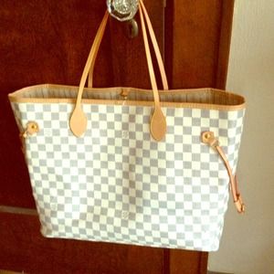Louis  Vuitton Neverfull Bag size MM HOLD