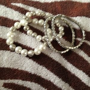 Pearl and rhinestone bracelet set
