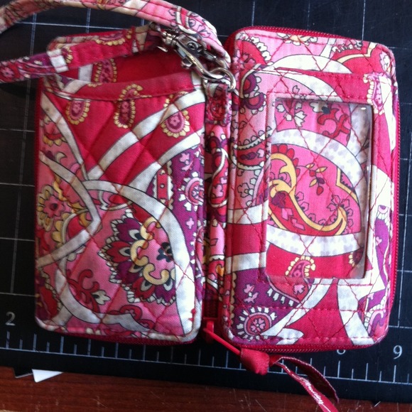 SOLD!! Vera Bradley wristlet