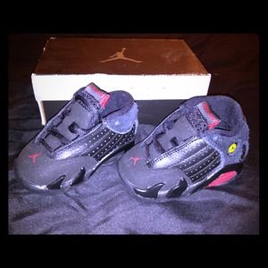 Jordan sneakers black/red size 4