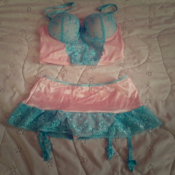 *sold on vinted* Elegant lingerie set.