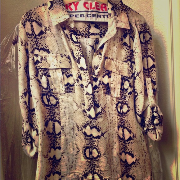 Size 6 WHBM blouse