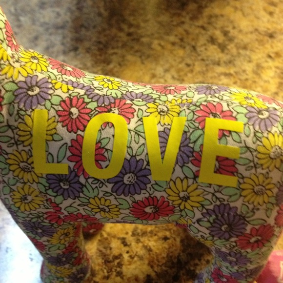 SOLD! VS PINK dog - Picture 2 of 3