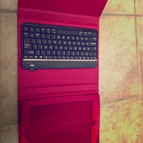 iPad case w keyboard