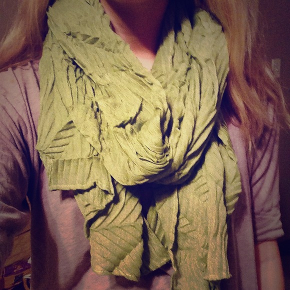 ❌SOLD❌Green Scarf - Picture 1 of 3