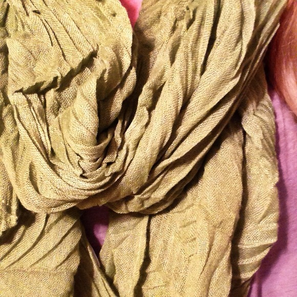 ❌SOLD❌Green Scarf - Picture 2 of 3
