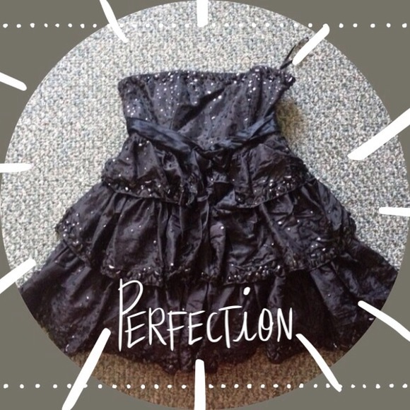 Betsey Johnson Dresses & Skirts - Size 6 Betsy Johnson black sequin party dress