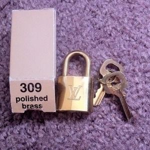 100% AUTHENTIC LOUIS VUITTON LOCK & KEY #309