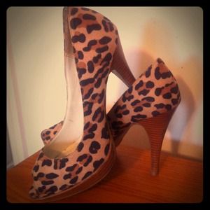 Rsrv for Amanda.  Beautiful Leopard print heels <3