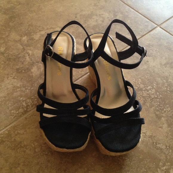 🔴TRADED!🔴 Black Wedge