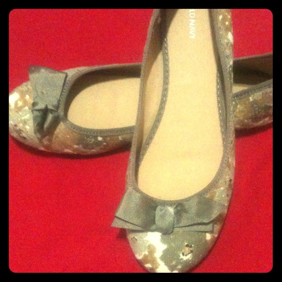 Old navy flats! - Picture 1 of 2