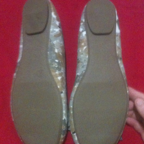 Old navy flats! - Picture 2 of 2