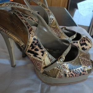 Strappy heels!! FREE!!!! Someone give these a home