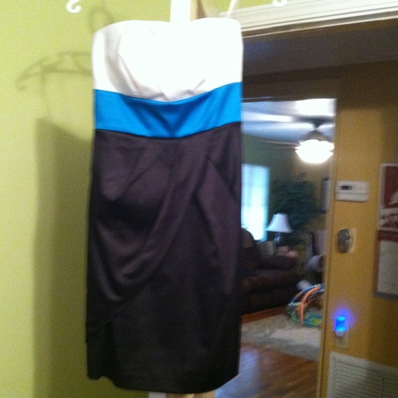 Beautiful strapless party/homecoming dress. - Picture 2 of 4