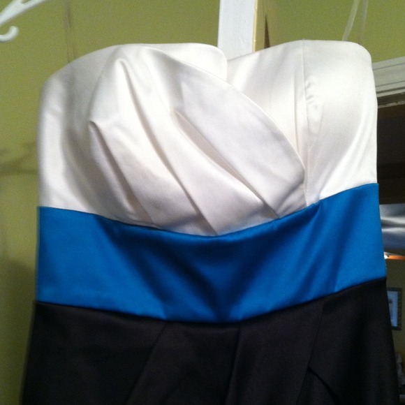 Beautiful strapless party/homecoming dress. - Picture 3 of 4