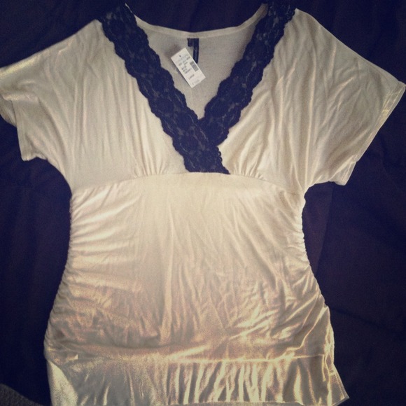 NWT Ivory V neck with lace detail! Size Large!