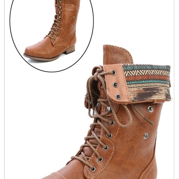 Shoes - WANTED: Women's combat tan boot w/ back zipper.