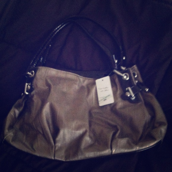 NWT Bronze/Gold handbag! Comes with long strap!