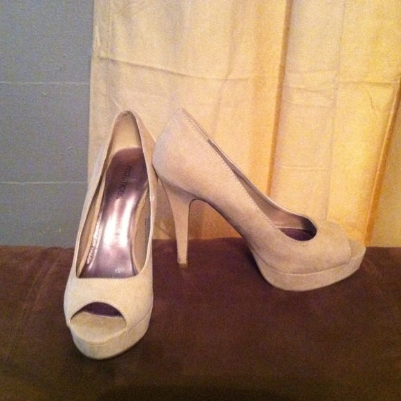 Heels! - Picture 1 of 1