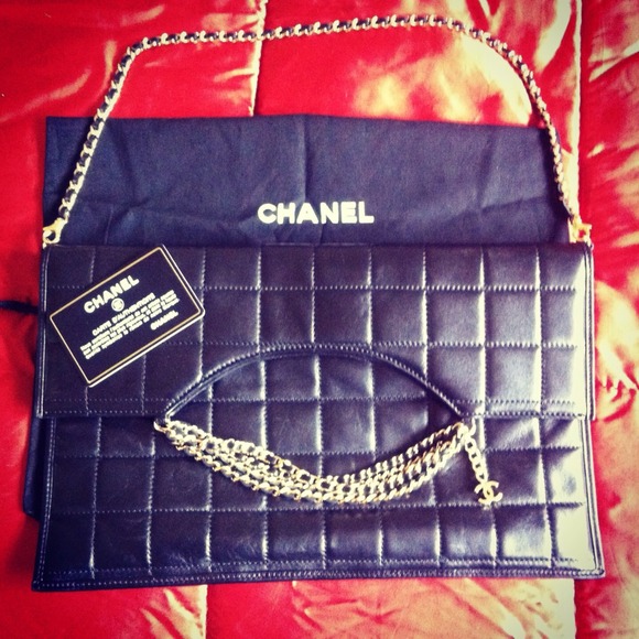 CHANEL Handbags - ❌❌sold❌❌Authentic Black Chanel Purse