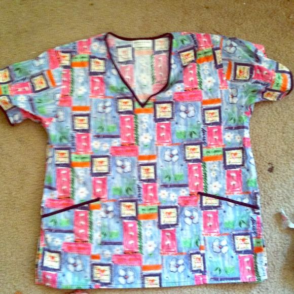 WOMEN'S SCRUB TOP