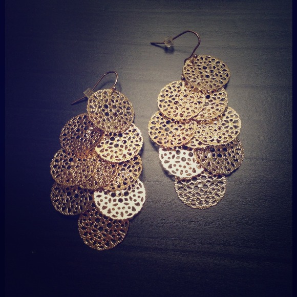 Stunning gold scale pattern earrings