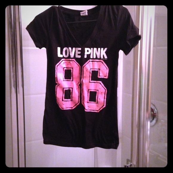 Sold in bundle! V neck Victorias Secret T shirt💗