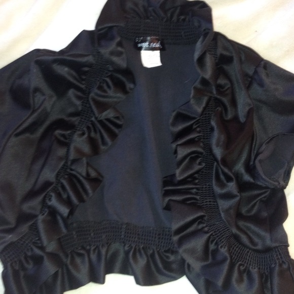 Ruffle shoulder cover - Picture 1 of 1