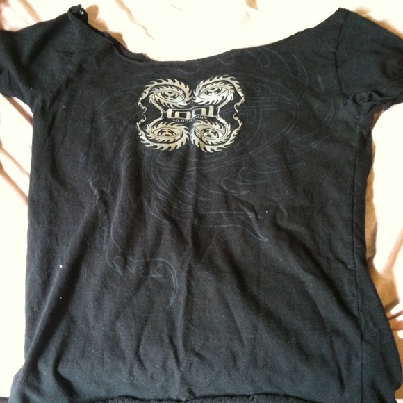 *SOLD* Off-the-shoulder Tool shirt - Picture 2 of 2