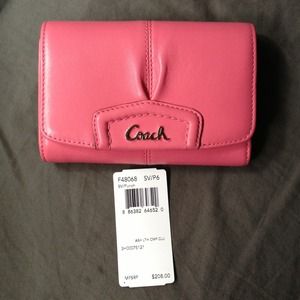 New pink coach wallet