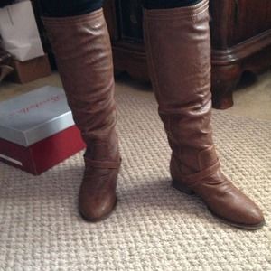 🚫🚫SOLD🚫🚫Tan boots!!!