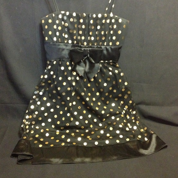 Adorable black summer dress with gold pokadots!
