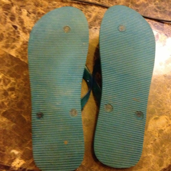 BCBG blue flip flops super cute! - Picture 3 of 3