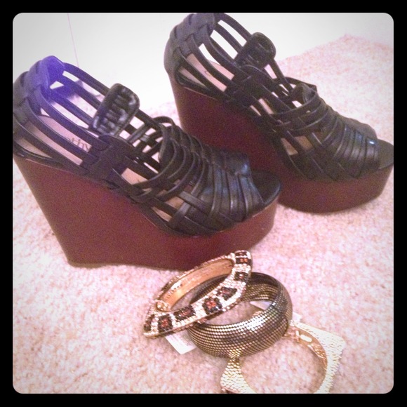 Cathy Jean black wedges