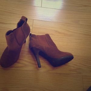 Jessica Simpson brown suede booties