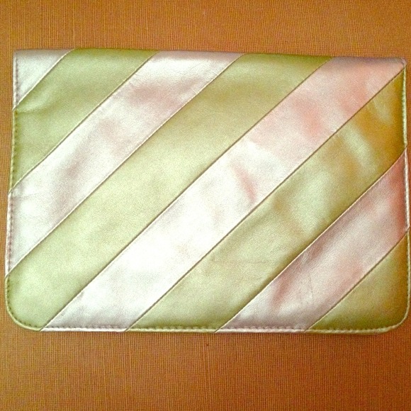 ⚡️closet clear out⚡️Metallic envelope silver /grn