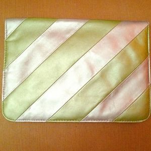 ⚡️closet clear out⚡️Metallic envelope silver /grn