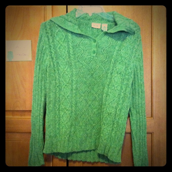 Cute green top