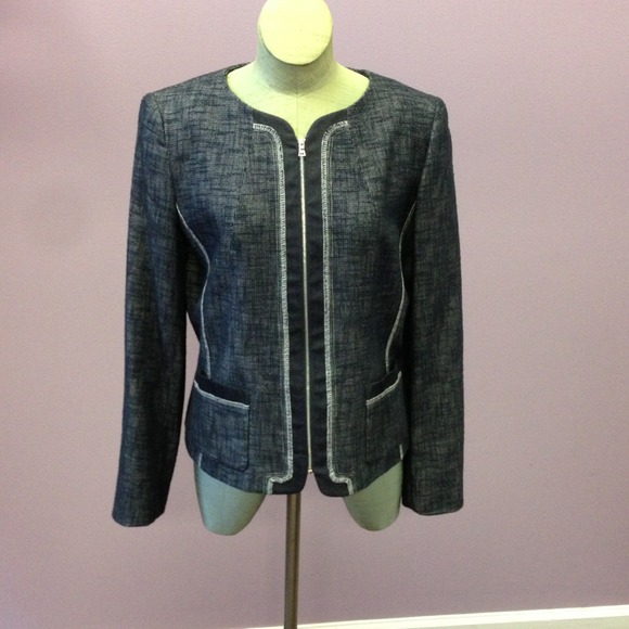 ELIE TAHARI Dorean Jacket. Color Blue Moon