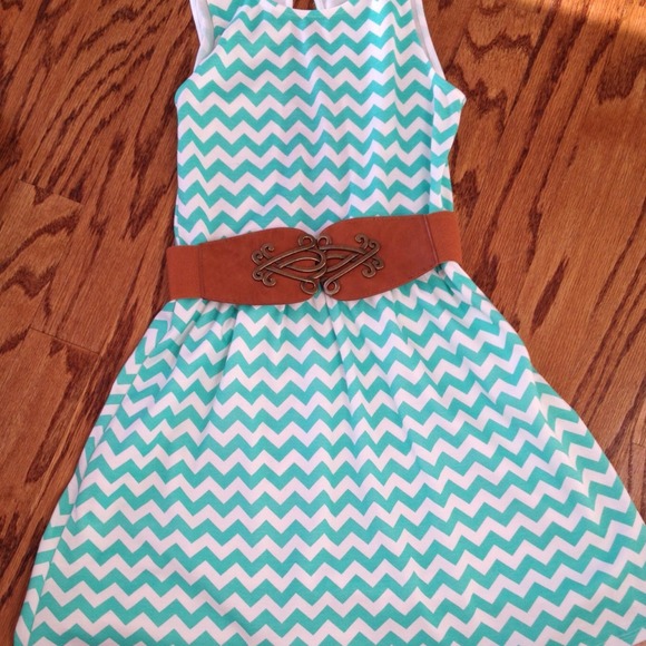 🚫SOLD🚫NWOT Turquoise and cream chevron dress - Picture 3 of 3